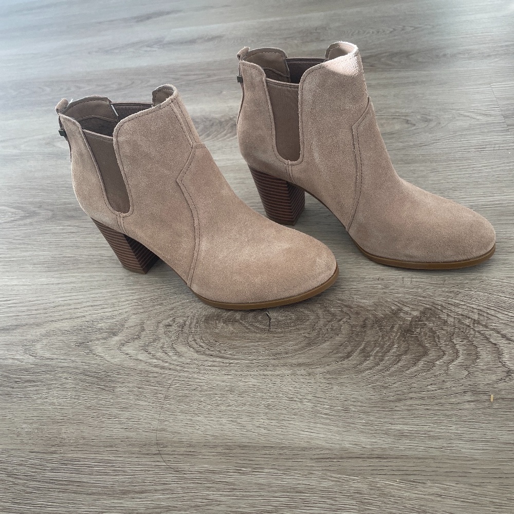 New- Koolaburra by Ugg bootie